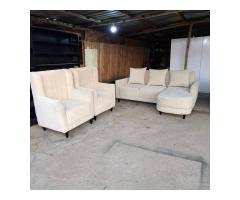 Wauzaji wa furniture mbalimbali