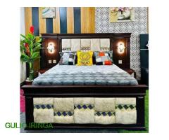 Vitanda vya mbao vya kisasa