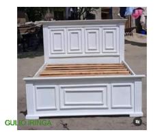 Vitanda vya mbao vya kisasa