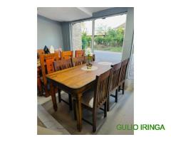 Dining table za kisasa