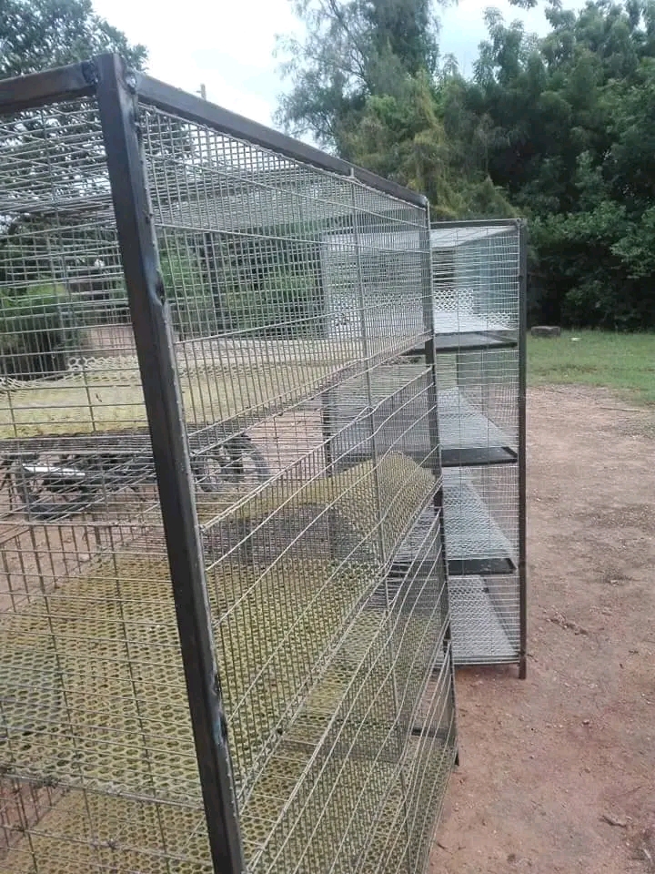 Mabanda ya kuku ya chuma 