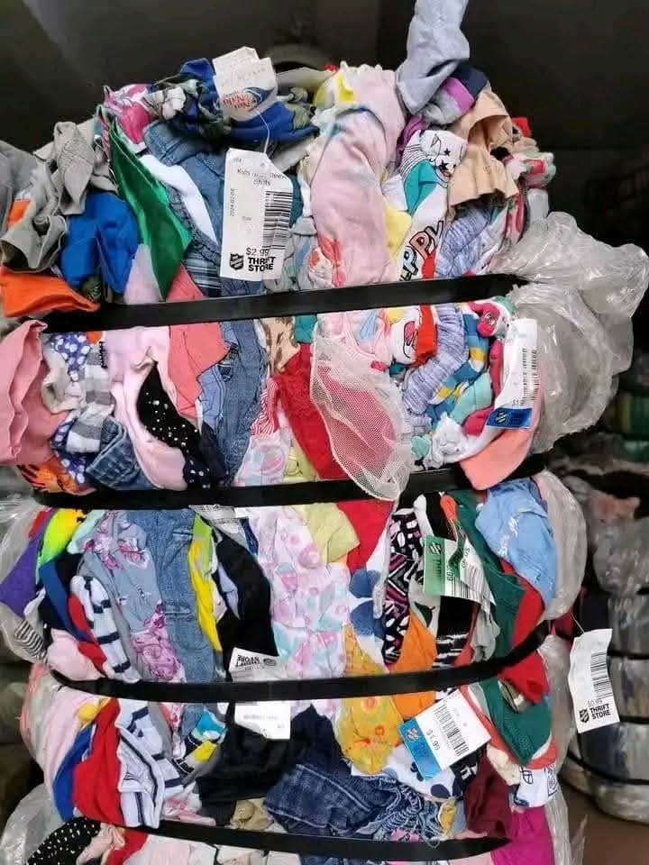 Nguo za Watoto za Mitumba Faida na Hasara Zake